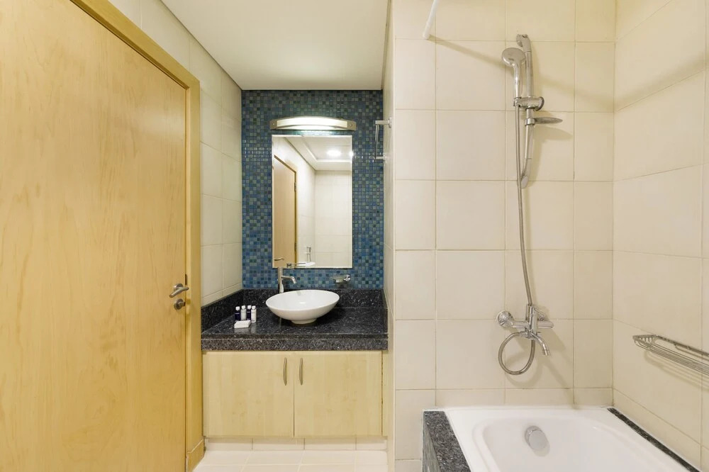 Дубай: Maison Privee - Stylish Apt with Large Patio close to the Beach