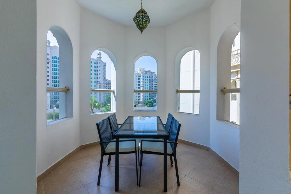 Дубай: Maison Privee - Stylish Apt with Large Patio close to the Beach
