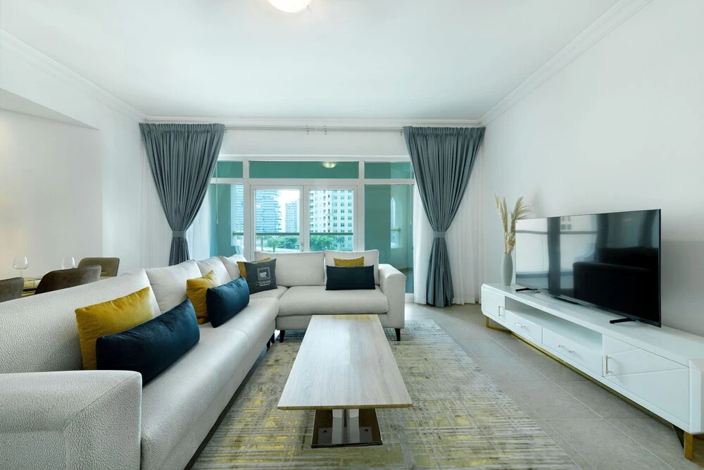 Дубай: Maison Privee - Stylish Apt with Large Patio close to the Beach