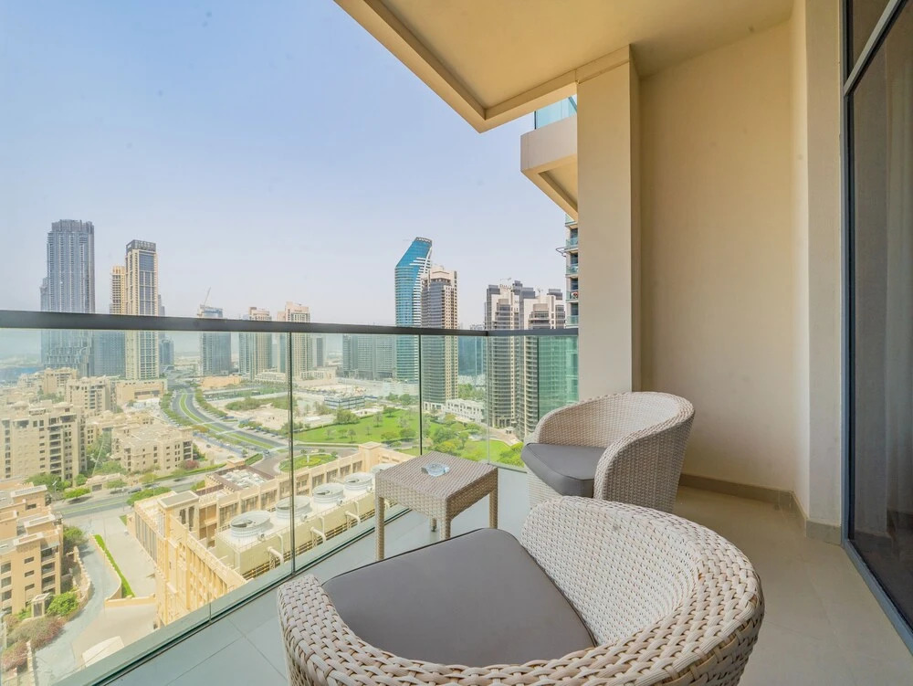 Дубай: Monty - Incredible Burj Khalifa View From this Vibrant Apt