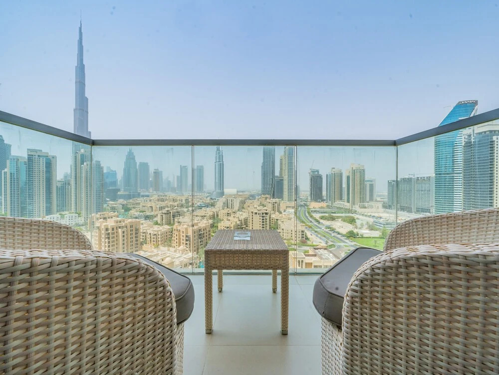 Дубай: Monty - Incredible Burj Khalifa View From this Vibrant Apt