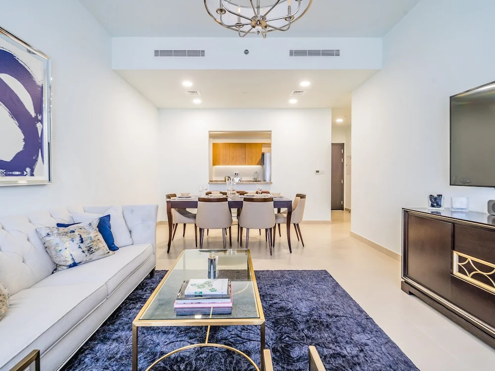 Дубай: Monty - Incredible Burj Khalifa View From this Vibrant Apt