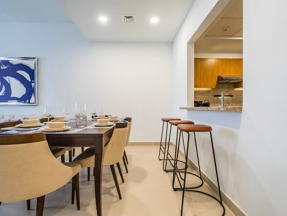 Дубай: Monty - Incredible Burj Khalifa View From this Vibrant Apt