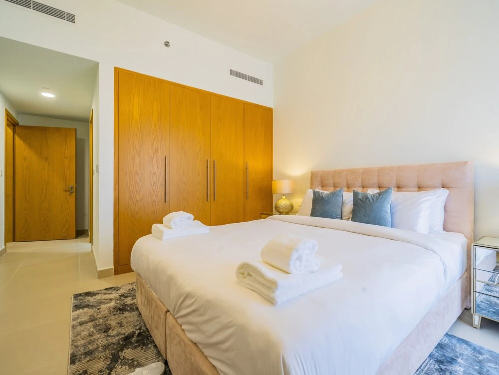 Дубай: Monty - Incredible Burj Khalifa View From this Vibrant Apt