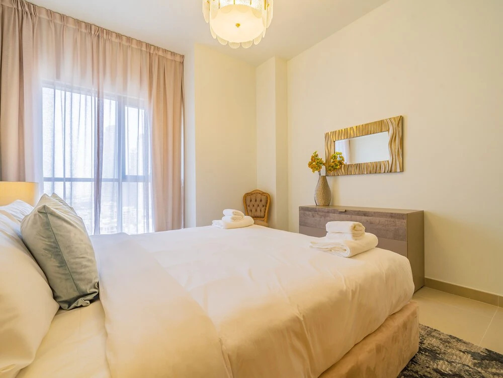 Дубай: Monty - Incredible Burj Khalifa View From this Vibrant Apt