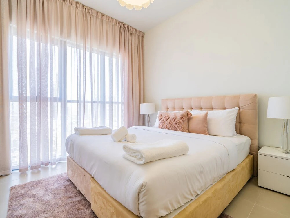 Дубай: Monty - Incredible Burj Khalifa View From this Vibrant Apt