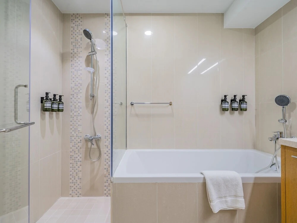 Дубай: Monty - Incredible Burj Khalifa View From this Vibrant Apt