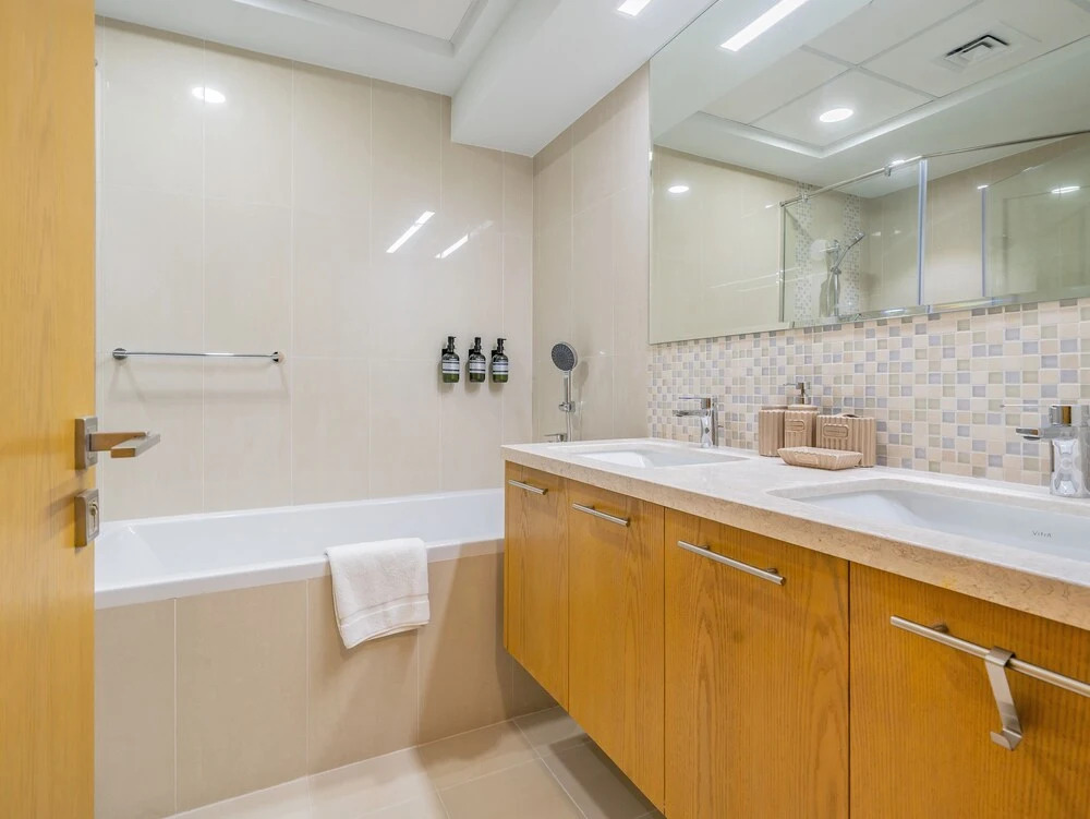 Дубай: Monty - Incredible Burj Khalifa View From this Vibrant Apt