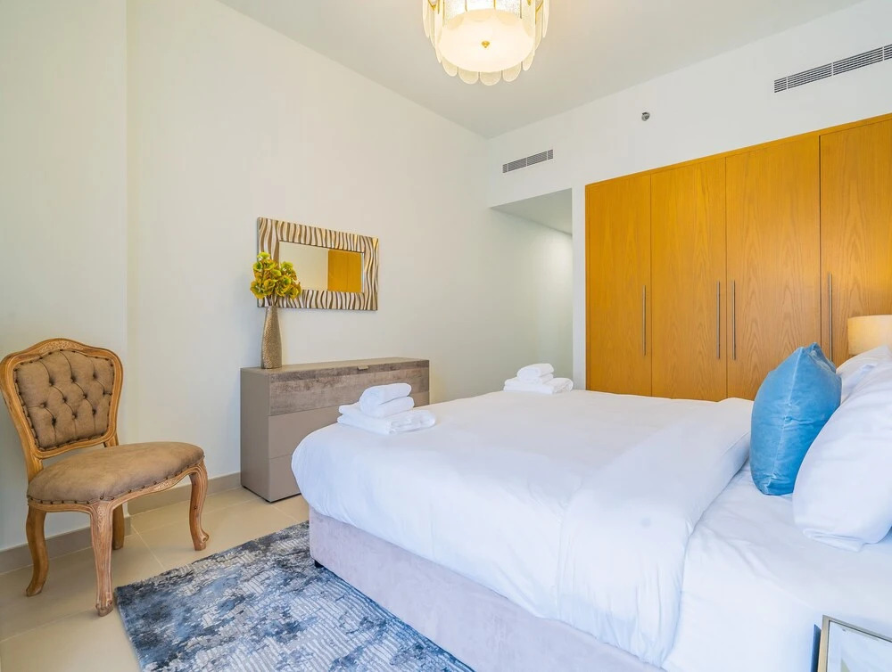 Дубай: Monty - Incredible Burj Khalifa View From this Vibrant Apt