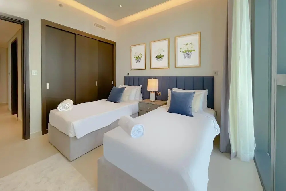 Дубай: Luxury Skyscraper in the Heart of DT
