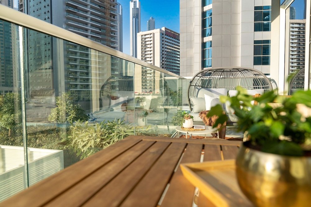 Дубай: HiGuests - Reva Residences