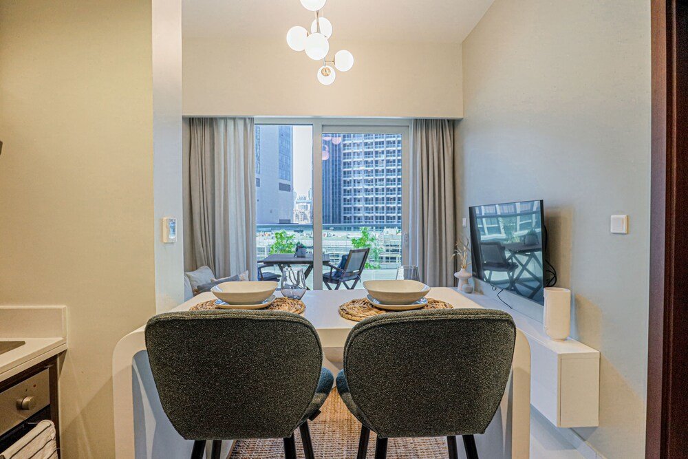 Дубай: HiGuests - Reva Residences