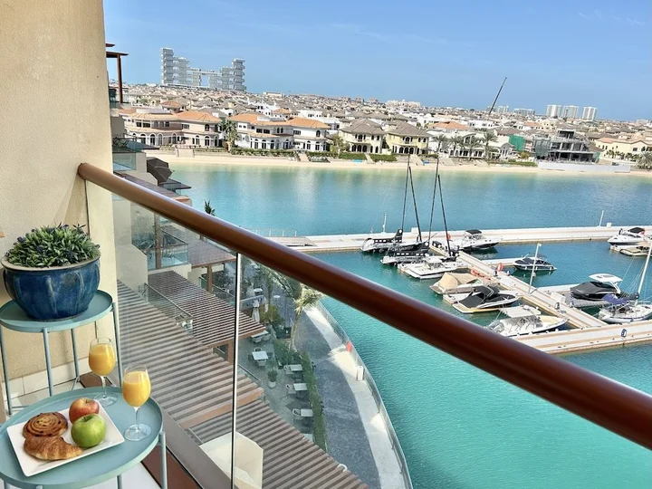 Дубай: Luxury on the Palm with Marina view balcony