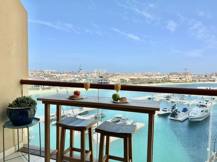Дубай: Luxury on the Palm with Marina view balcony