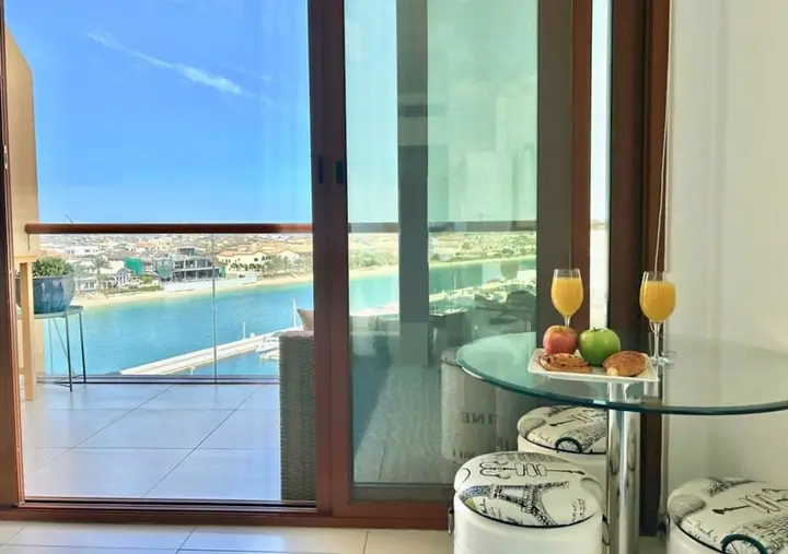 Дубай: Luxury on the Palm with Marina view balcony