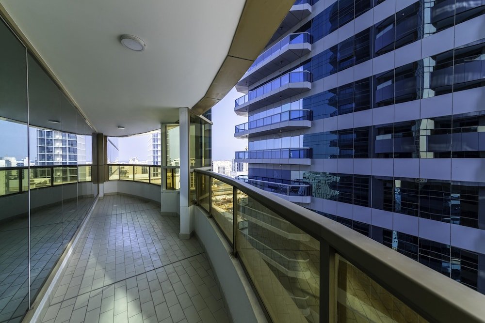 Дубай: Maison Privee - Millennium Executive Tower