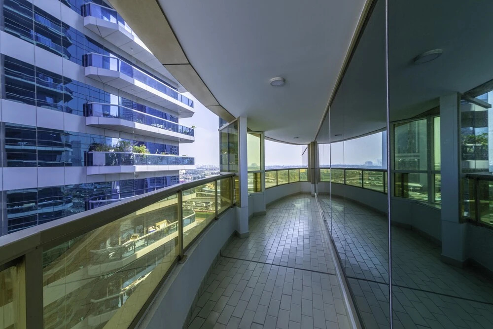 Дубай: Maison Privee - Millennium Executive Tower