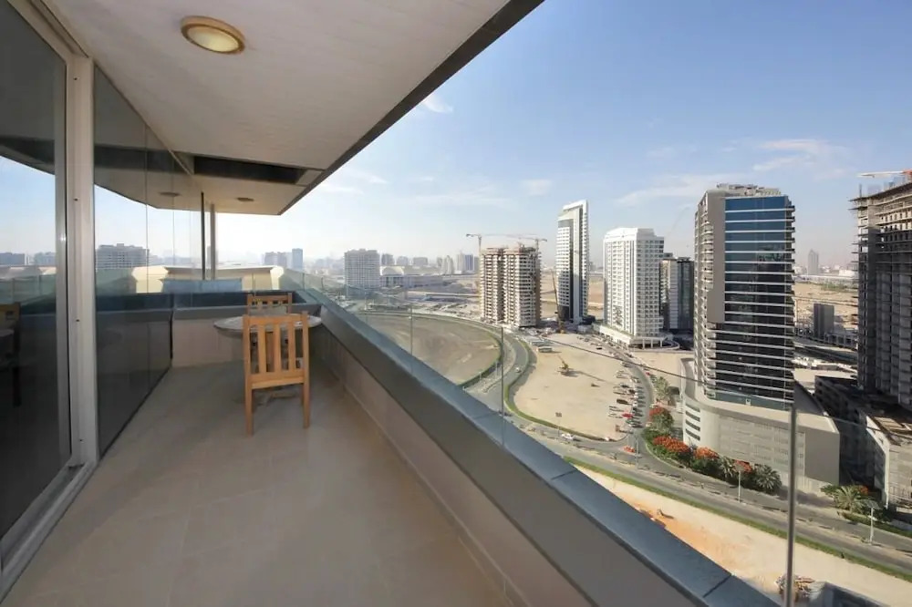 Дубай: Studio Apartment in The Matrix Tower