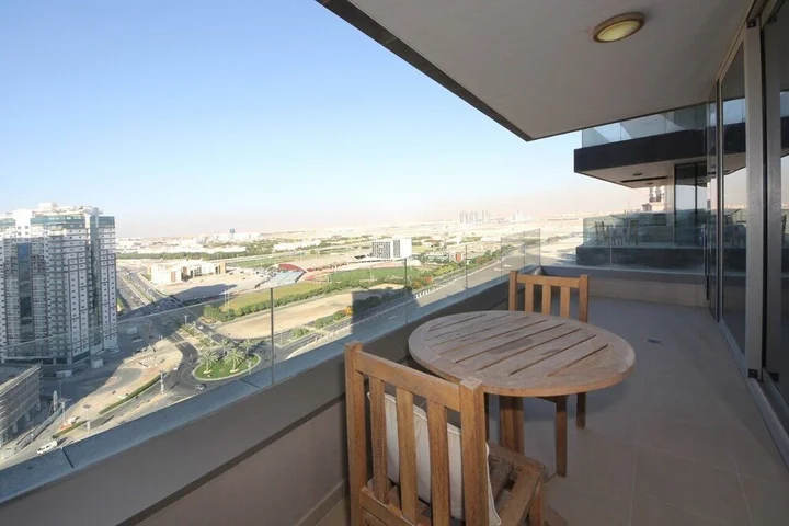 Дубай: Studio Apartment in The Matrix Tower
