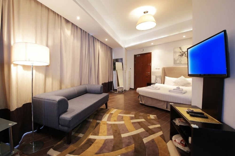 Дубай: Studio Apartment in The Matrix Tower