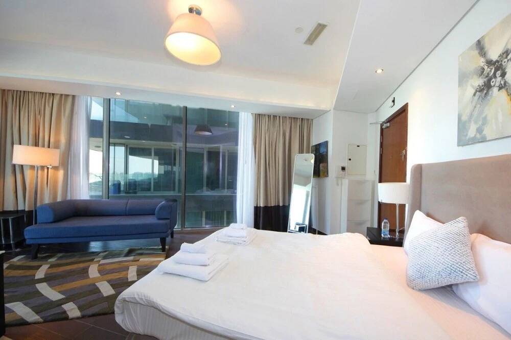 Дубай: Studio Apartment in The Matrix Tower