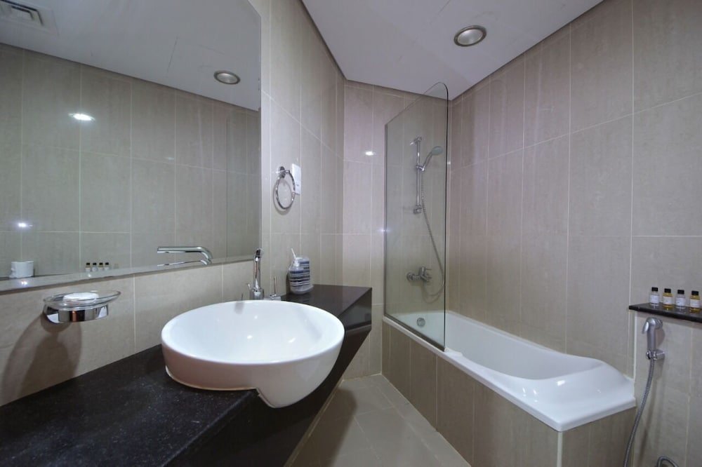 Дубай: Studio Apartment in The Matrix Tower