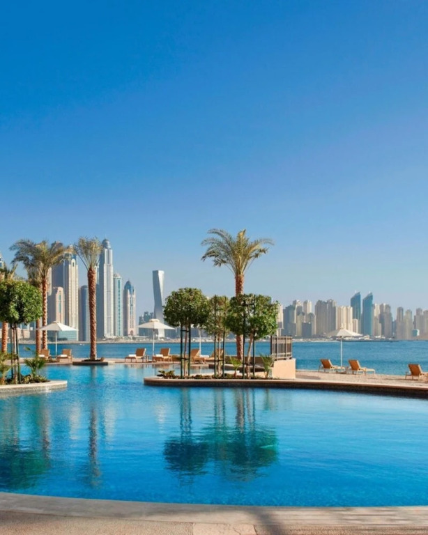 Дубай: Beach Pool Fairmont Residences