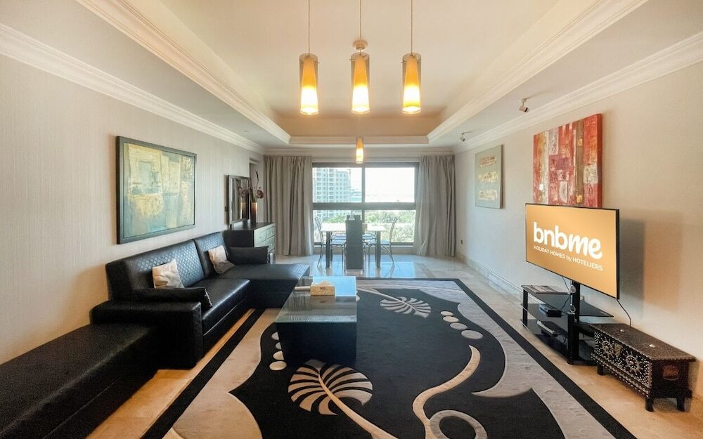 Дубай: Beach Pool Fairmont Residences