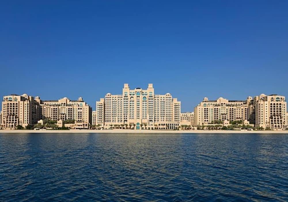 Дубай: Beach Pool Fairmont Residences
