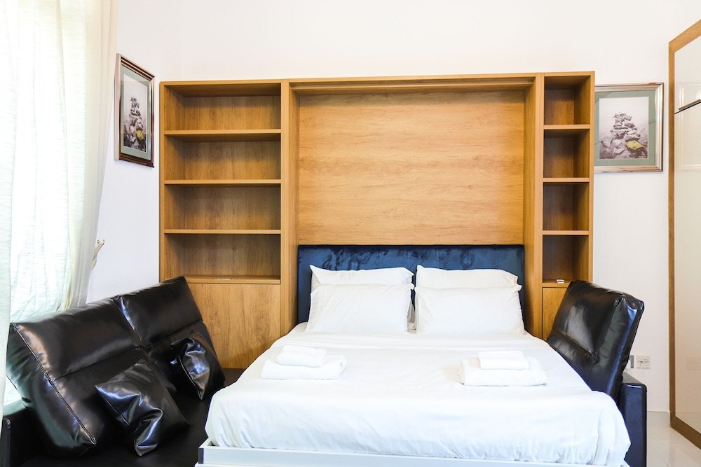 Дубай: Studio Apartments in Glamz Tower