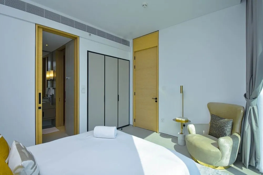 Дубай: Private Beach in a Bnbme Designer Apartment