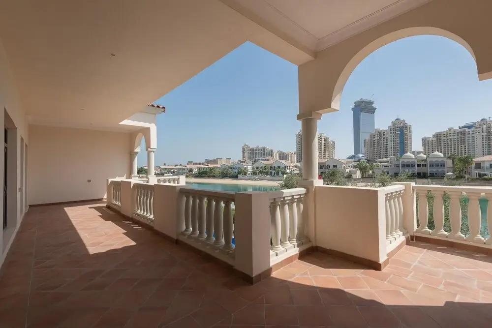 Дубай: Private Pool Beach Access Villa w Cinematic Vws