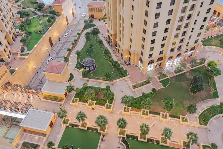 Дубай: Spacious 1 Bedroom Apartment in Murjan 1