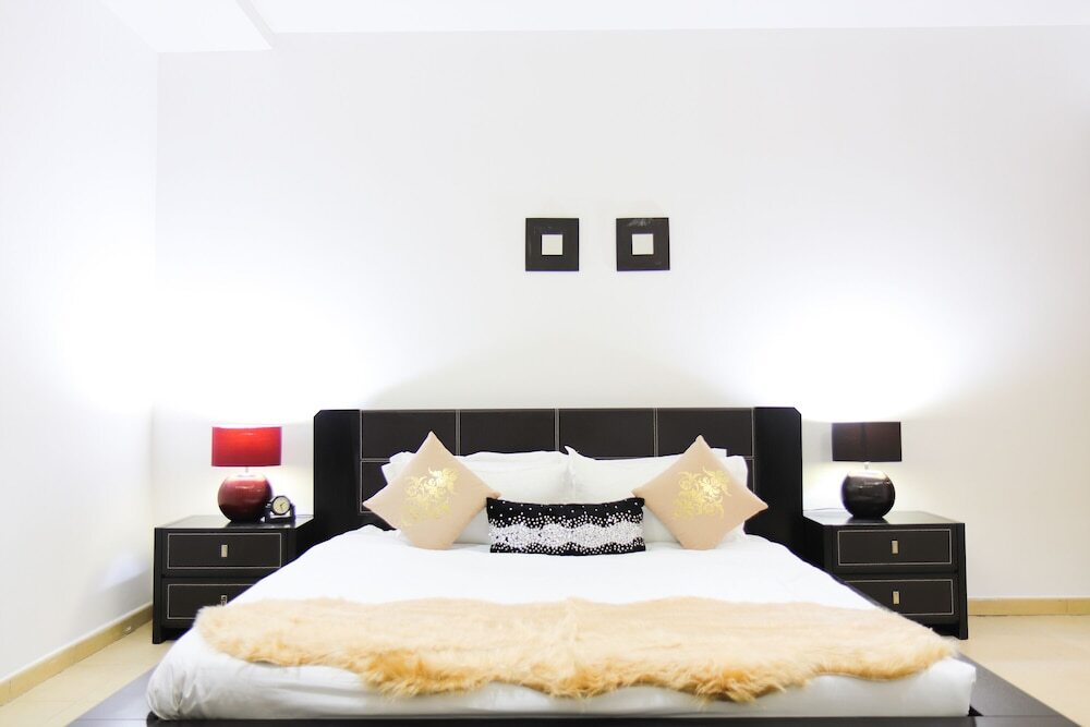 Дубай: Spacious 1 Bedroom Apartment in Murjan 1