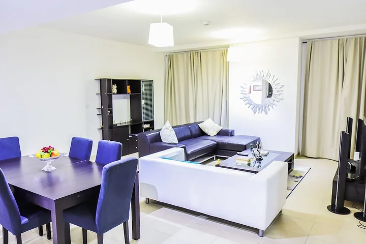 Дубай: Spacious 1 Bedroom Apartment in Murjan 1