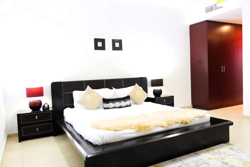 Дубай: Spacious 1 Bedroom Apartment in Murjan 1