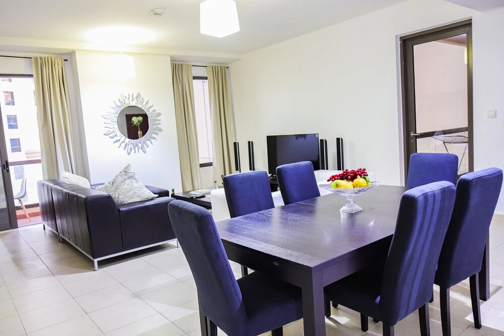 Дубай: Spacious 1 Bedroom Apartment in Murjan 1