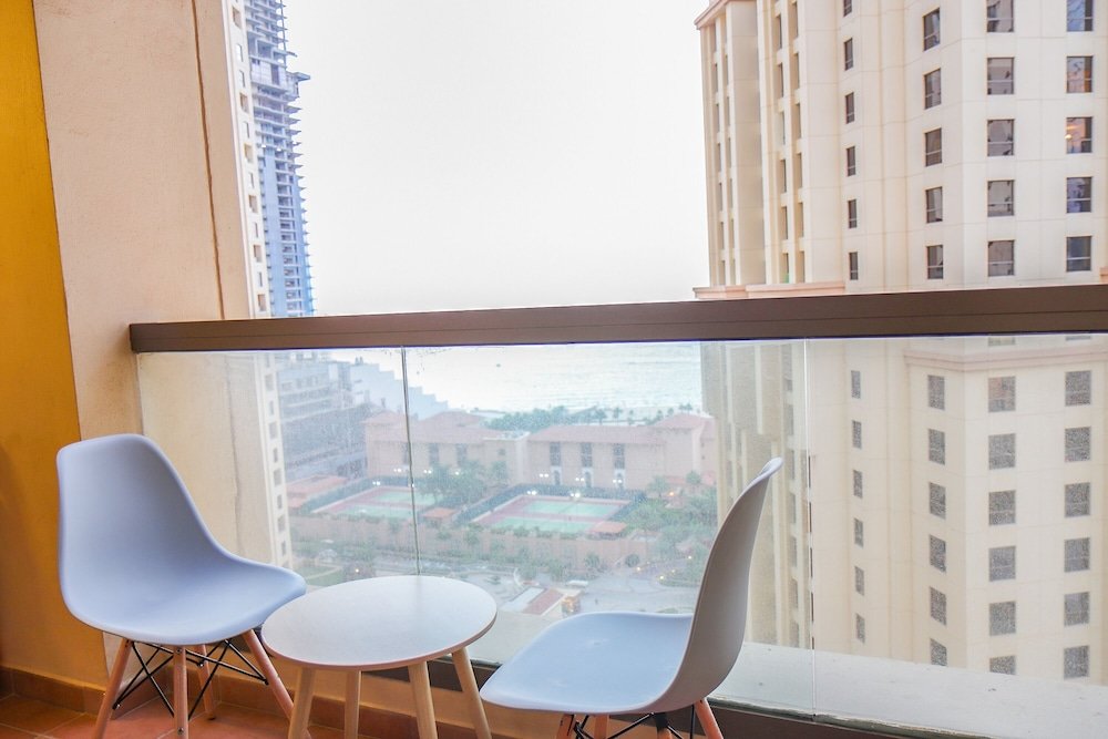 Дубай: Spacious 1 Bedroom Apartment in Murjan 1