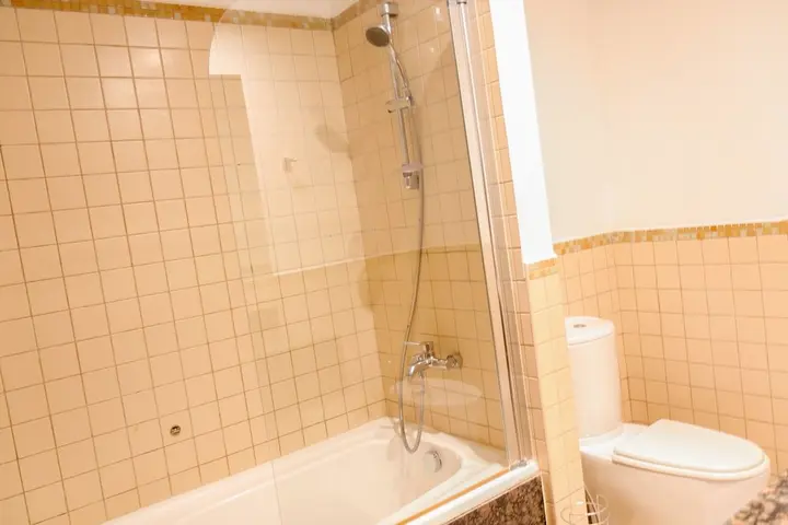 Дубай: Spacious 1 Bedroom Apartment in Murjan 1