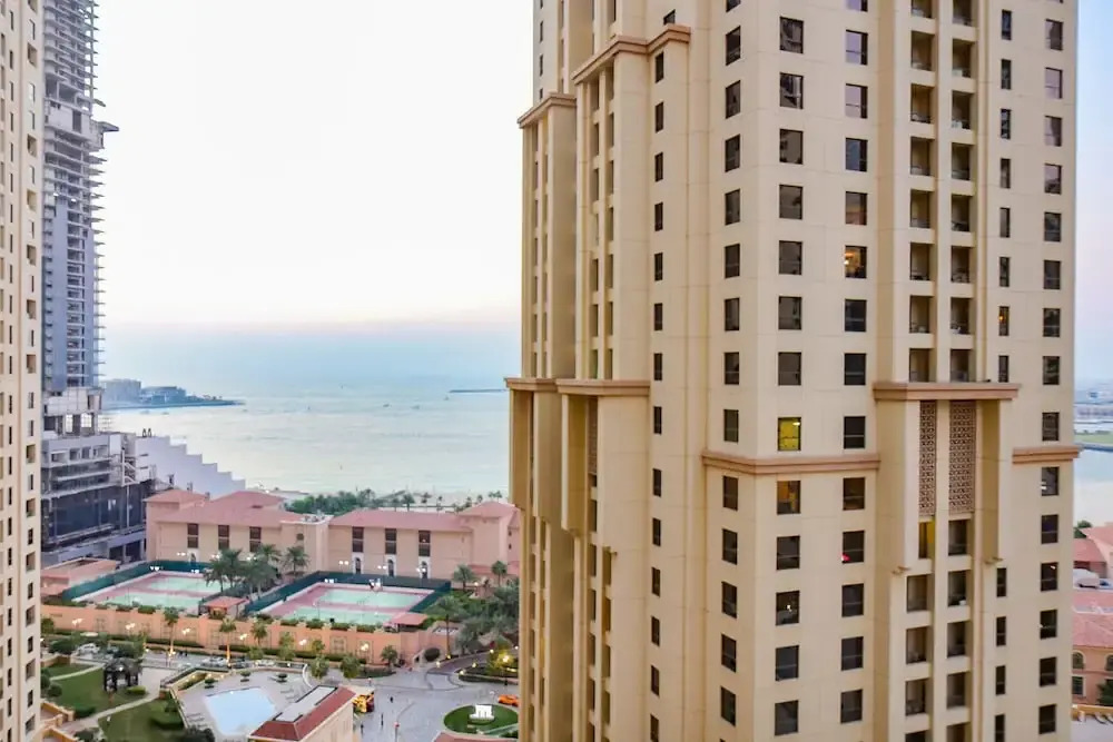 Дубай: Spacious 1 Bedroom Apartment in Murjan 1
