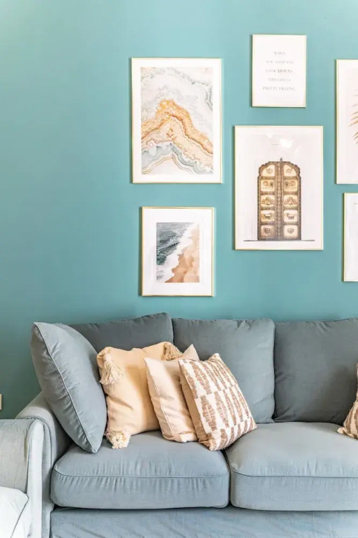 Дубай: Stylish Waterfront Apartment With Views on Canal
