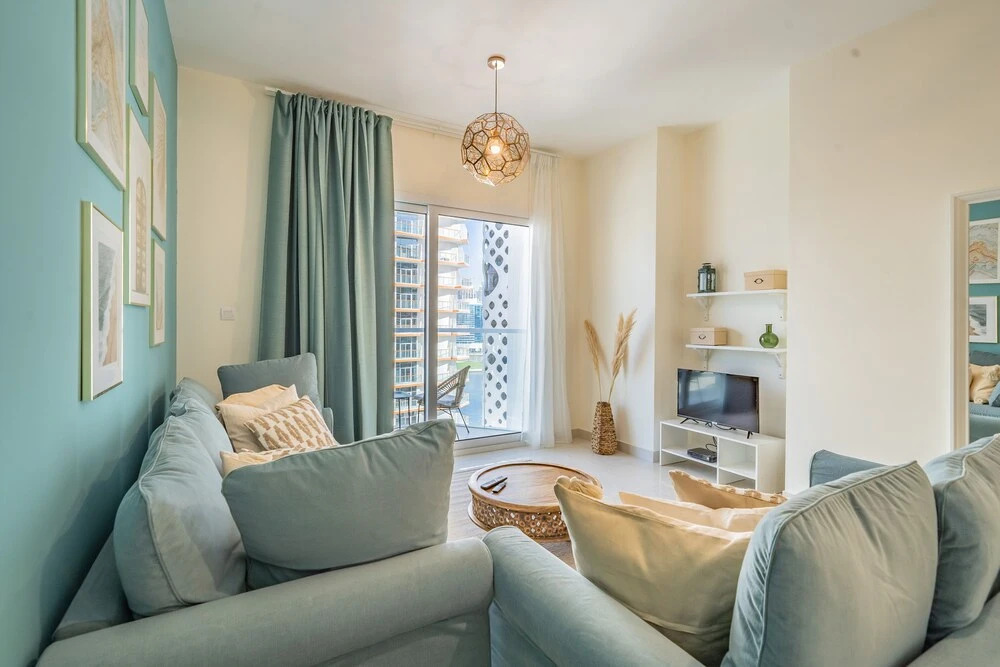 Дубай: Stylish Waterfront Apartment With Views on Canal