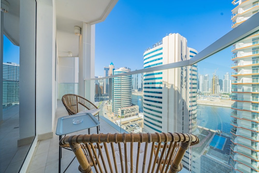 Дубай: Stylish Waterfront Apartment With Views on Canal