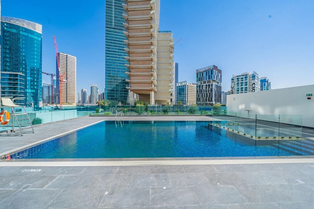 Дубай: Stylish Waterfront Apartment With Views on Canal
