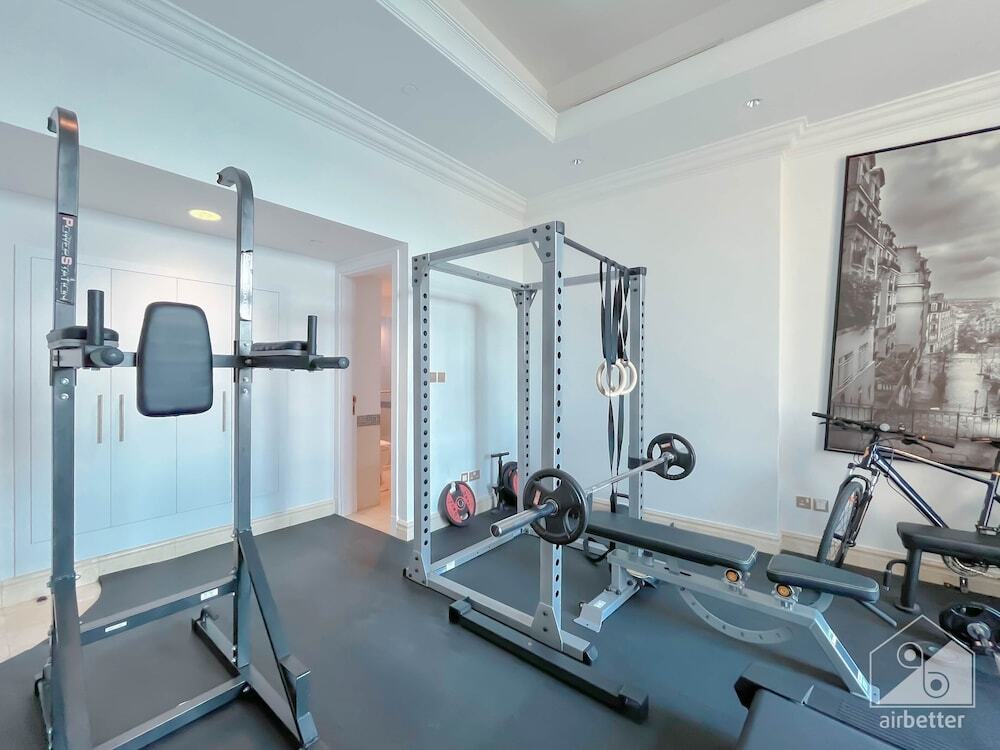 Дубай: Seaview Penthouse with Private Gym & Outdoor Pool