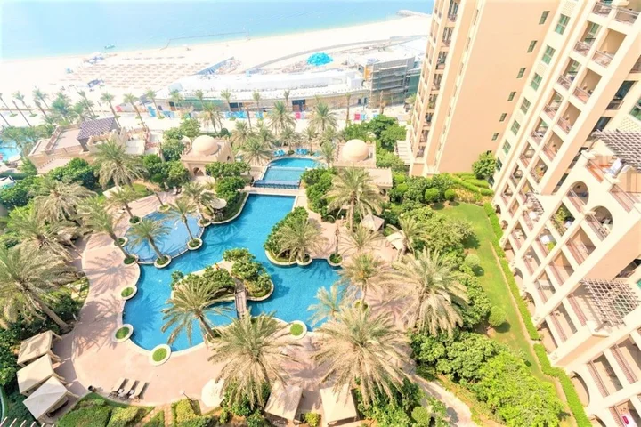 Дубай: Seaview Penthouse with Private Gym & Outdoor Pool