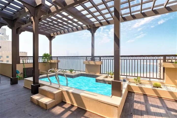 Дубай: Seaview Penthouse with Private Gym & Outdoor Pool