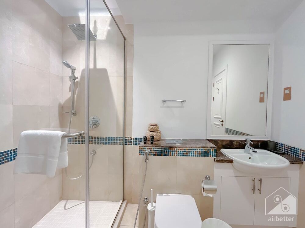 Дубай: Seaview Penthouse with Private Gym & Outdoor Pool