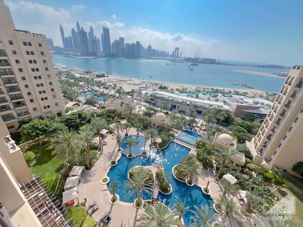 Дубай: Seaview Penthouse with Private Gym & Outdoor Pool