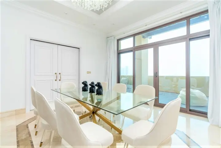 Дубай: Seaview Penthouse with Private Gym & Outdoor Pool